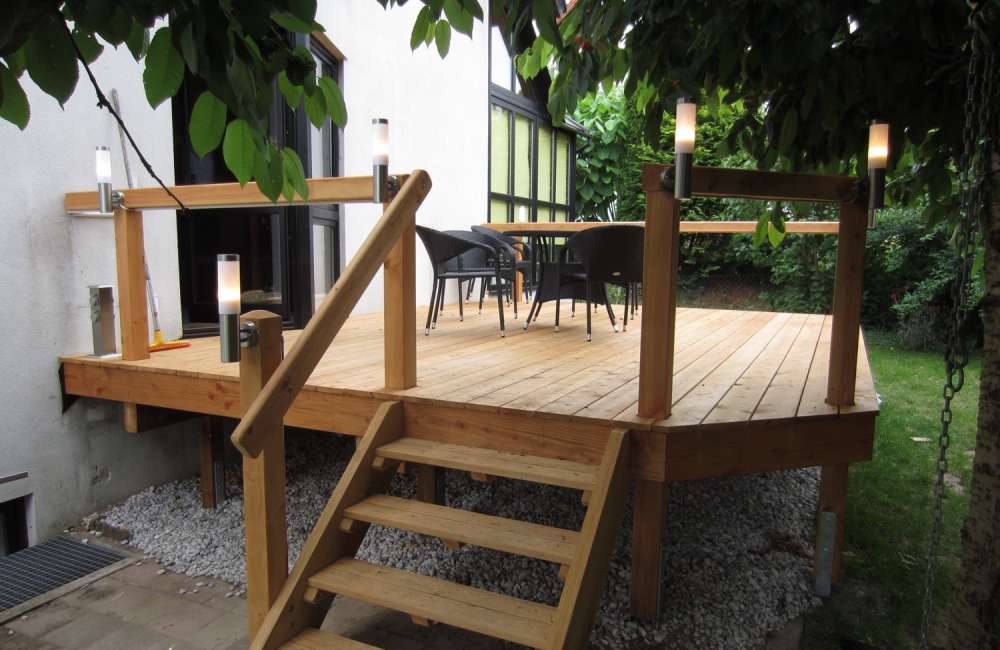 Hochterrasse aus sibirischer Lärche